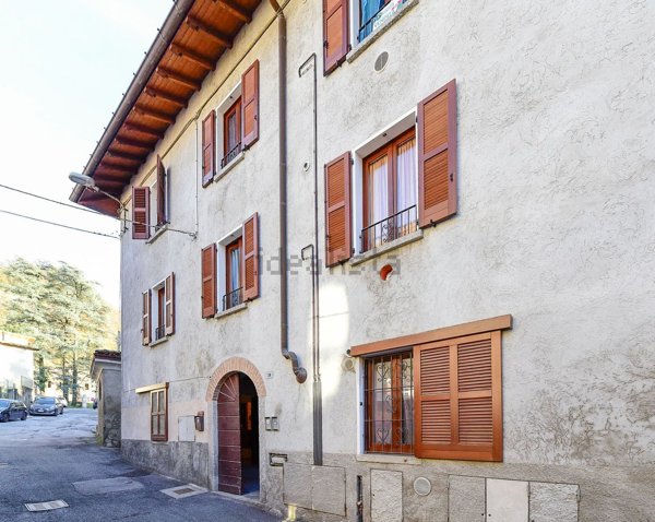 casa indipendente in vendita a Valbrona in zona Candalino