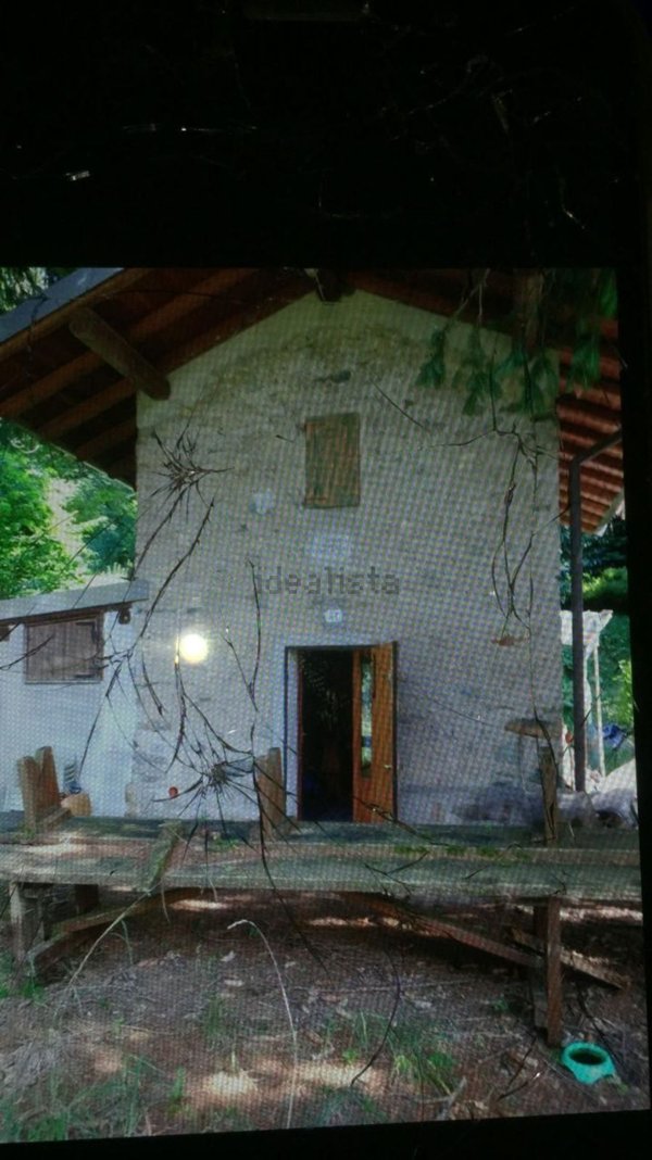 casa indipendente in vendita a Valbrona in zona Osigo