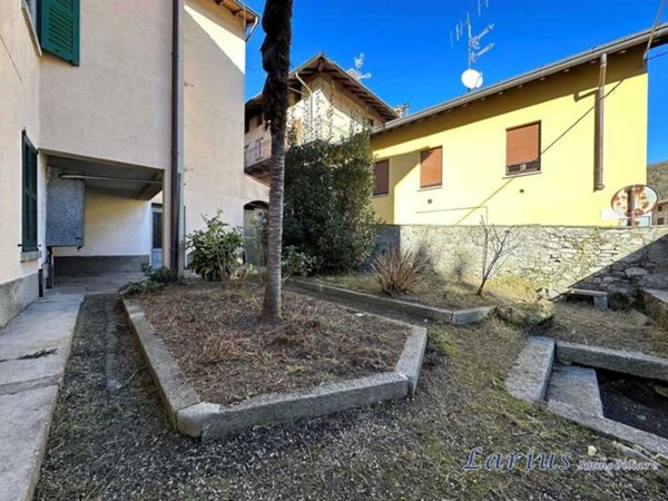 casa indipendente in vendita a Valbrona in zona Osigo
