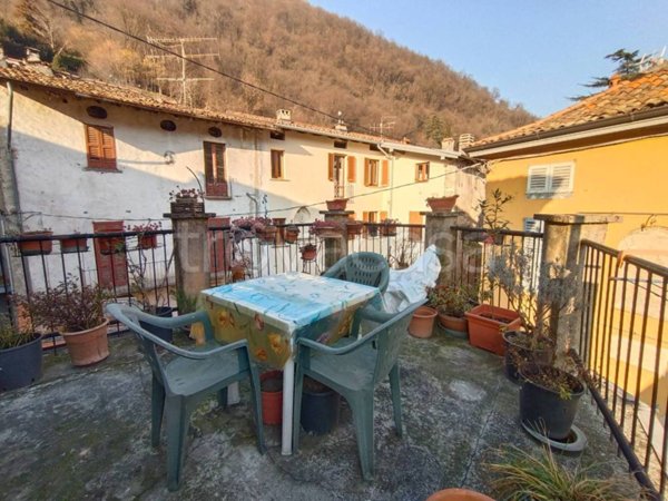 appartamento in vendita a Valbrona in zona Visino