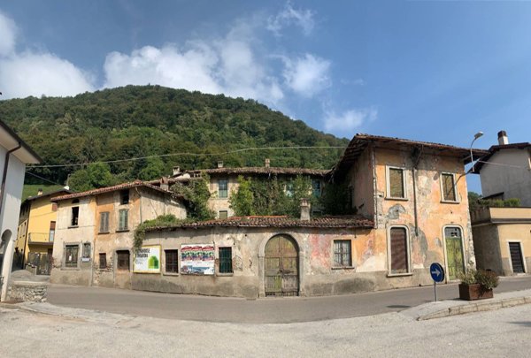 casa indipendente in vendita a Valbrona in zona Visino
