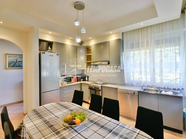 casa indipendente in vendita a Valbrona in zona Visino