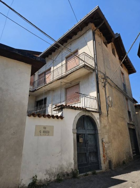 appartamento in vendita a Valbrona in zona Maisano
