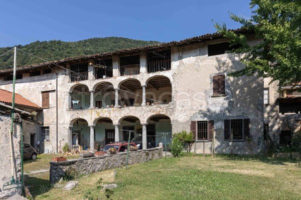 casa indipendente in vendita a Valbrona in zona Osigo