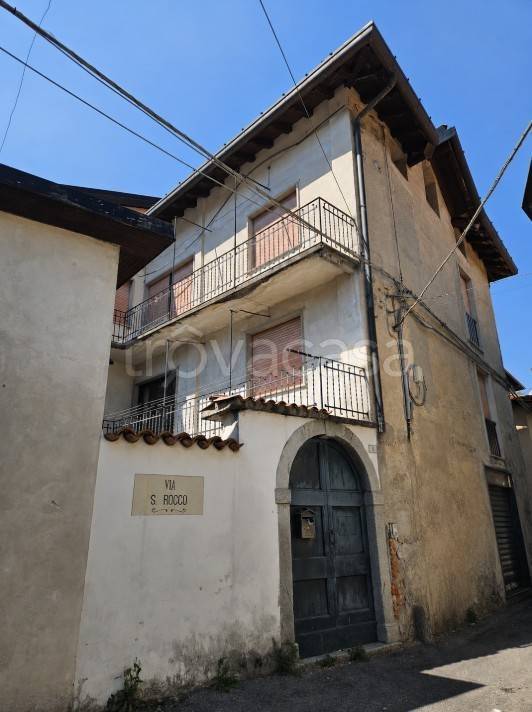 appartamento in vendita a Valbrona in zona Maisano