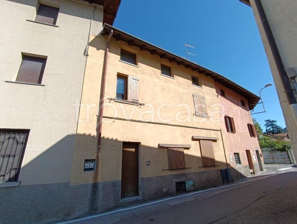appartamento in vendita a Valbrona in zona Visino