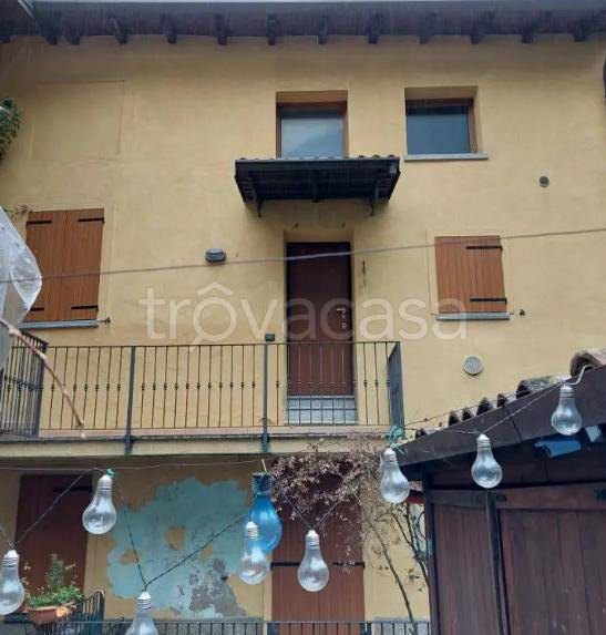 appartamento in vendita a Valbrona in zona Visino