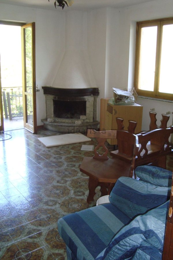 appartamento in vendita a Valbrona in zona Visino
