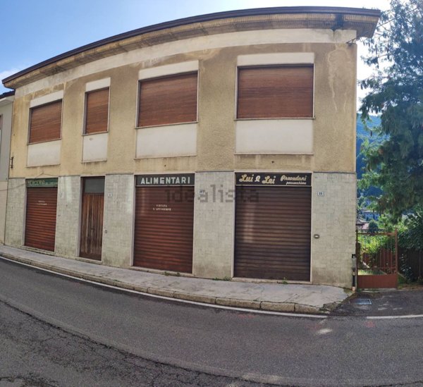 appartamento in vendita a Valbrona in zona Osigo