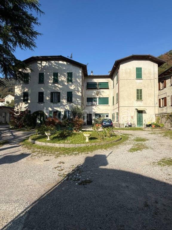 appartamento in vendita a Valbrona in zona Visino