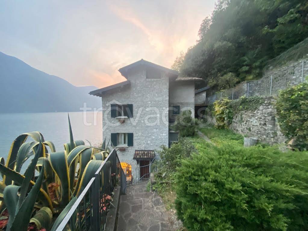 casa indipendente in vendita a Valsolda