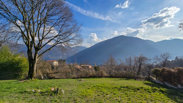 bifamiliare in vendita a Valsolda in zona Puria