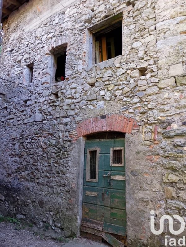 casale in vendita a Valsolda in zona San Mamete