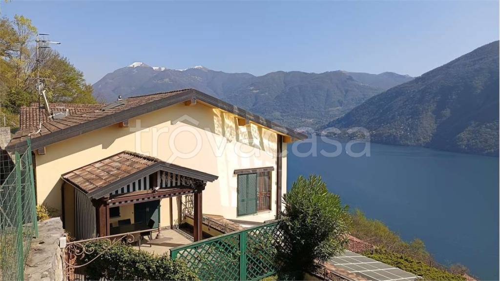 appartamento in vendita a Valsolda in zona Albogasio