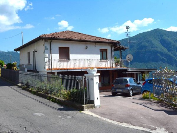 casa indipendente in vendita a Valsolda in zona Puria