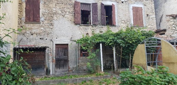 casa indipendente in vendita a Valsolda in zona Loggio