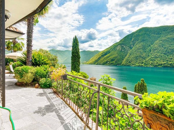 casa indipendente in vendita a Valsolda in zona Oria