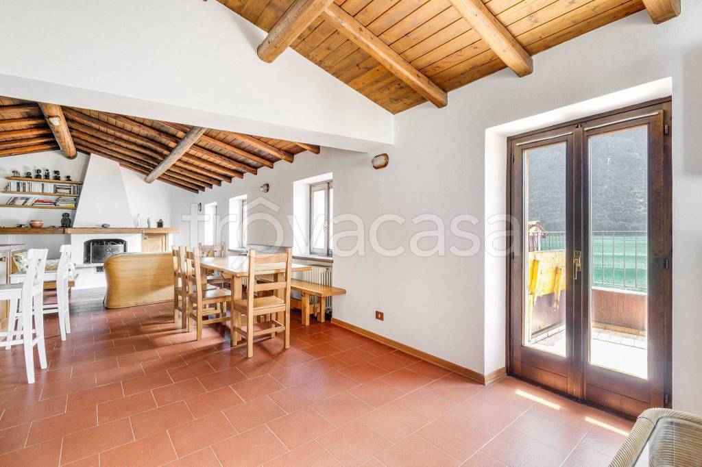 casa indipendente in vendita a Valsolda in zona Oria