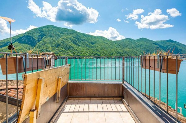 casa indipendente in vendita a Valsolda in zona Oria