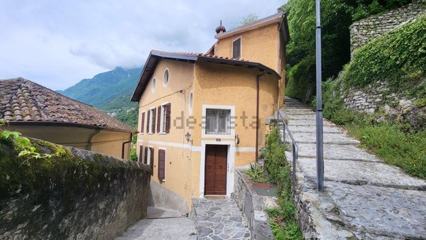 appartamento in vendita a Valsolda in zona San Mamete