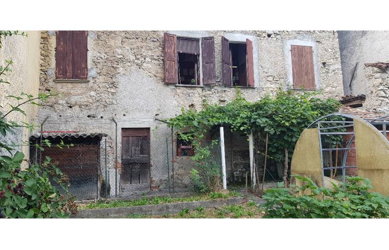 casa indipendente in vendita a Valsolda in zona Loggio