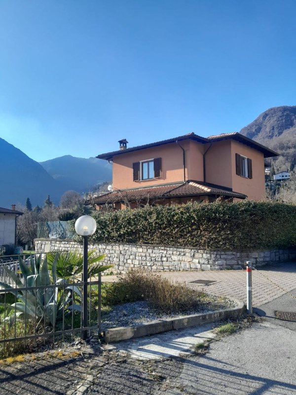 casa indipendente in vendita a Valsolda