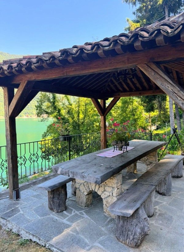 casa indipendente in vendita a Valsolda