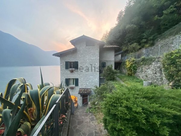 casa indipendente in vendita a Valsolda