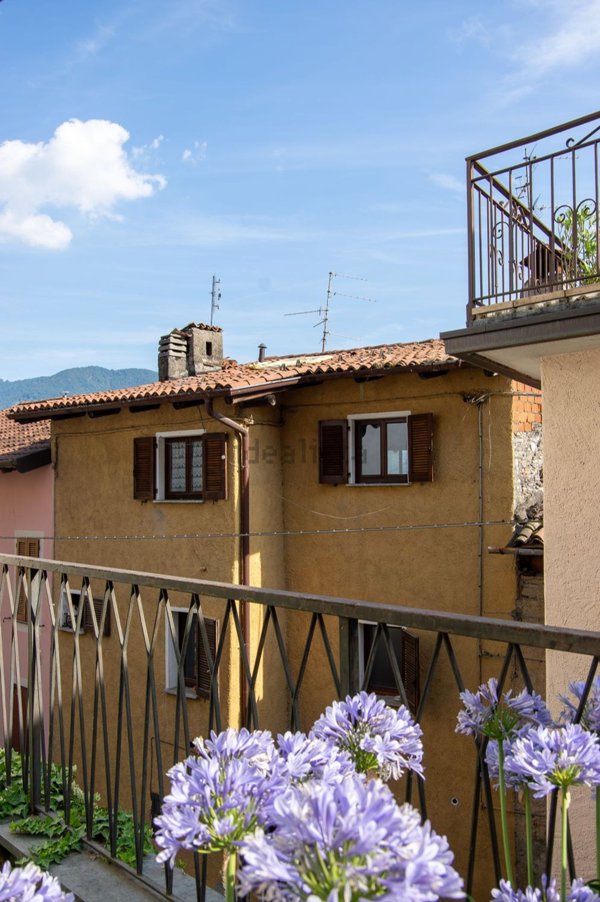 casa indipendente in vendita a Valsolda in zona Loggio