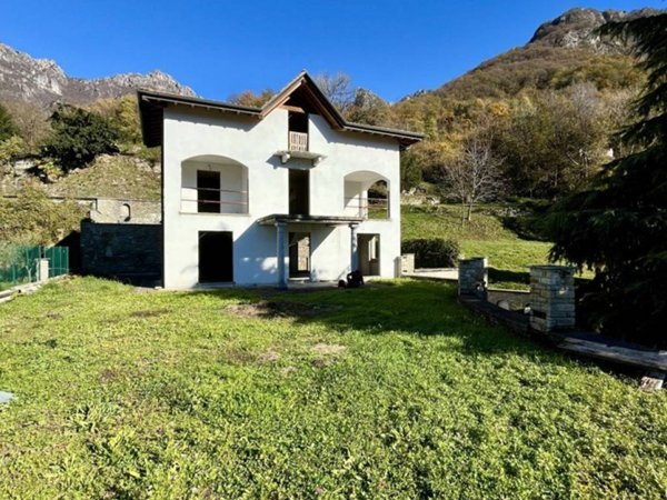 casa indipendente in vendita a Valsolda in zona Drano