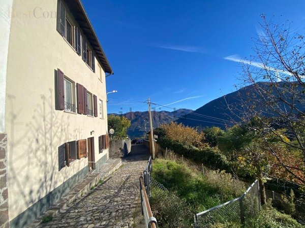 appartamento in vendita a Valsolda in zona Puria