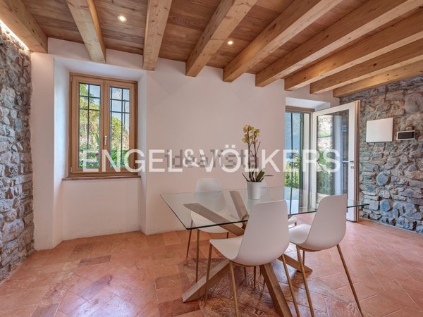 casa indipendente in vendita a Valsolda in zona Cressogno