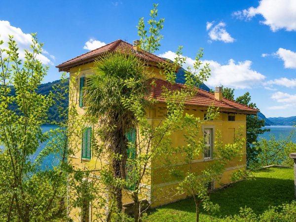 casa indipendente in vendita a Valsolda in zona Cressogno