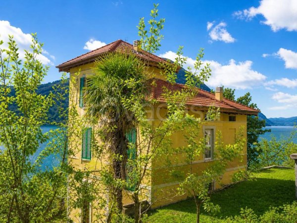 casa indipendente in vendita a Valsolda in zona Oria
