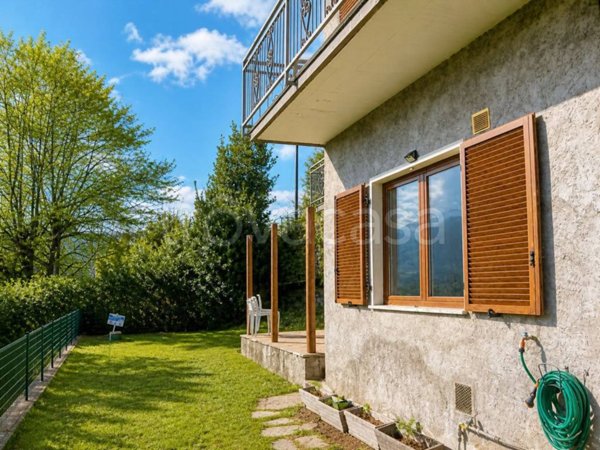 casa indipendente in vendita a Valsolda in zona Drano