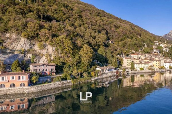 casa indipendente in vendita a Valsolda in zona Oria
