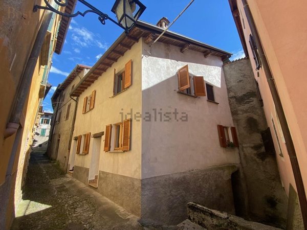 casa indipendente in vendita a Valsolda in zona Loggio