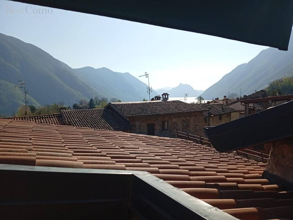 appartamento in vendita a Valsolda in zona Loggio