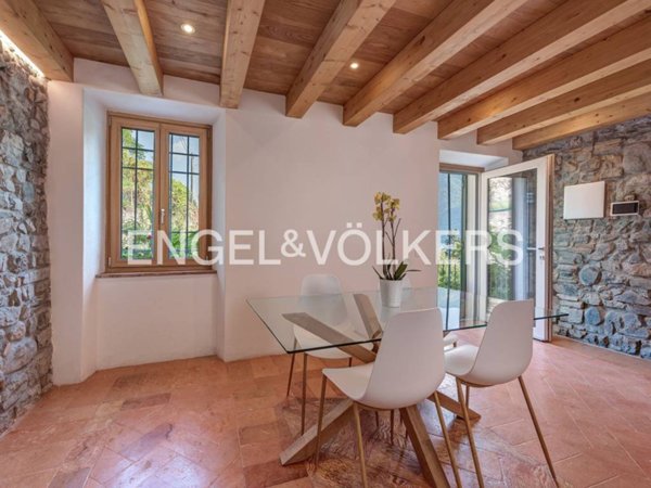 casa indipendente in vendita a Valsolda in zona Cressogno