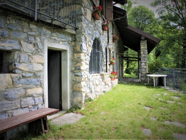 casa indipendente in vendita a Veleso in zona Erno