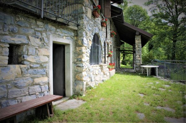 casa indipendente in vendita a Veleso in zona Erno