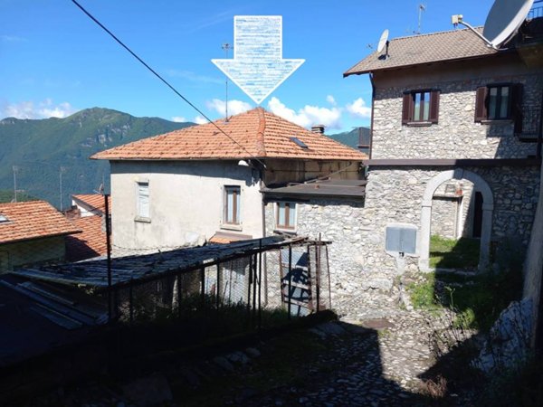 casa indipendente in vendita a Veleso in zona Erno