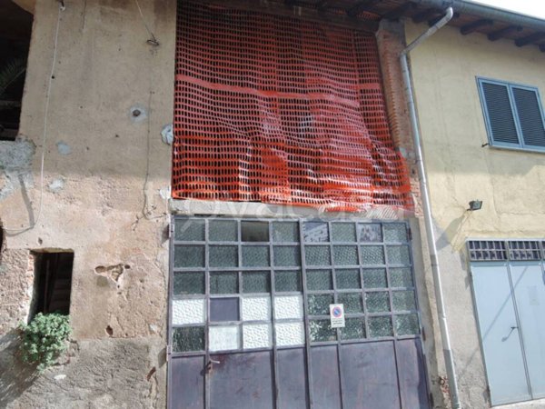 trivano in vendita a Veniano