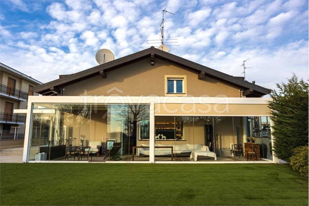 casa indipendente in vendita a Veniano