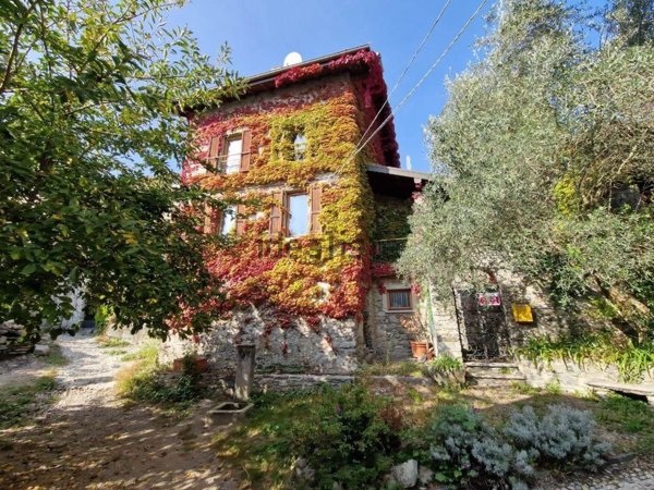 casa indipendente in vendita a Vercana in zona Càino