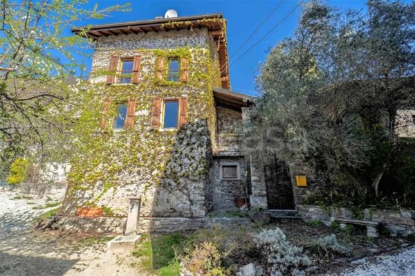 casa indipendente in vendita a Vercana in zona Càino