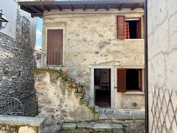 casa indipendente in vendita a Vercana in zona Cassera