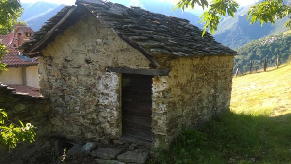 casa indipendente in vendita a Vercana in zona Càino