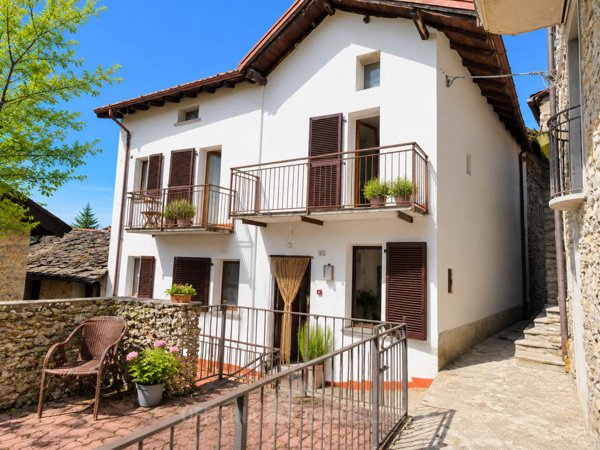 casa indipendente in vendita a Vercana in zona Càino