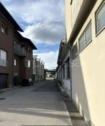 locale commerciale in vendita a Vertemate con Minoprio